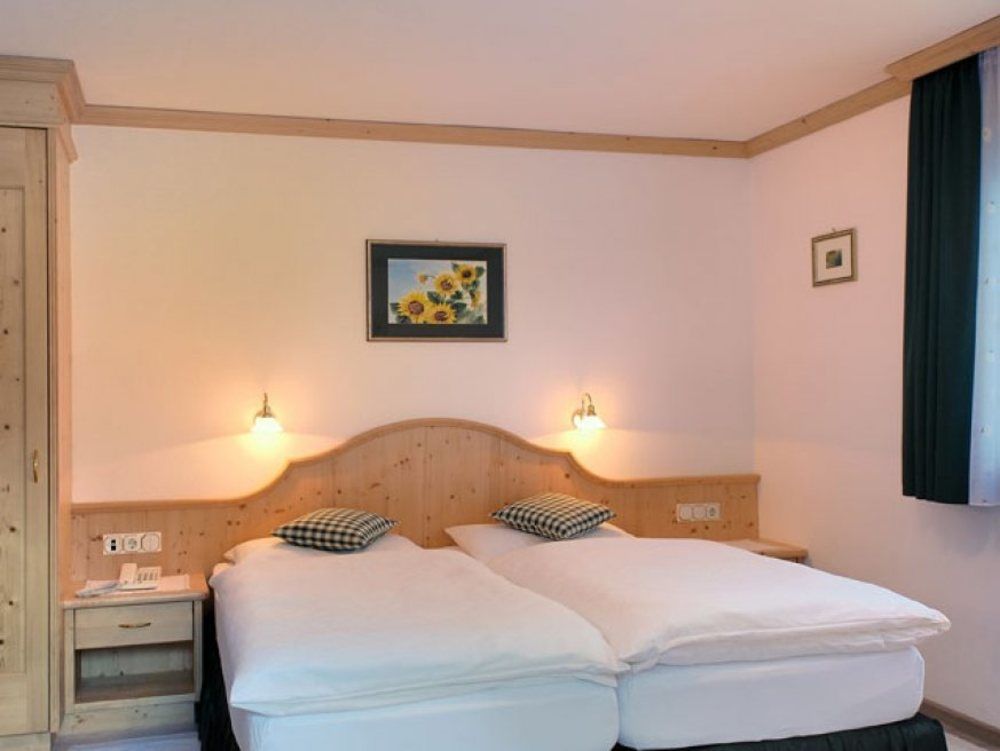 Piccolo Hotel Claudia No Pets San Vigilio Di Marebbe Kültér fotó